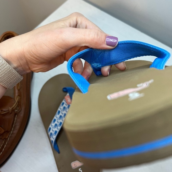 Vineyard Vines Watercolor Whale Blue Thong Flip Flops Sandals sz 5 - Picture 10 of 10